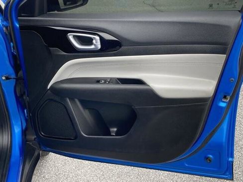 Certified 2023 Jeep Compass Limited image 25