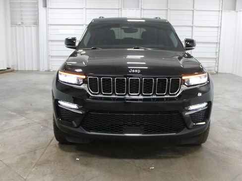 Used 2023 Jeep Grand Cherokee Limited image 3