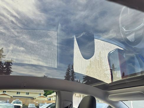 Used 2026 Tesla Model Y AWD image 15