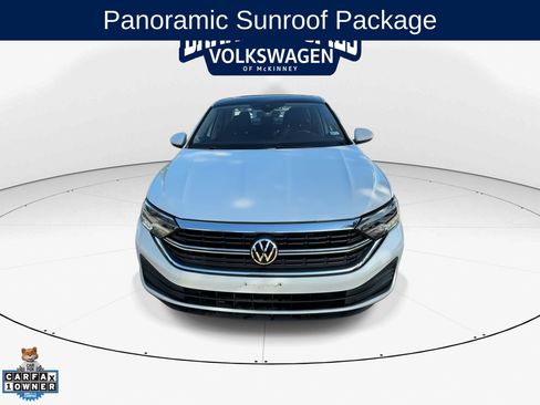 Used 2024 Volkswagen Jetta SE w/ Panoramic Sunroof Package FWD image 3