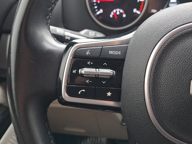 Used 2022 Kia Carnival LX FWD image 20