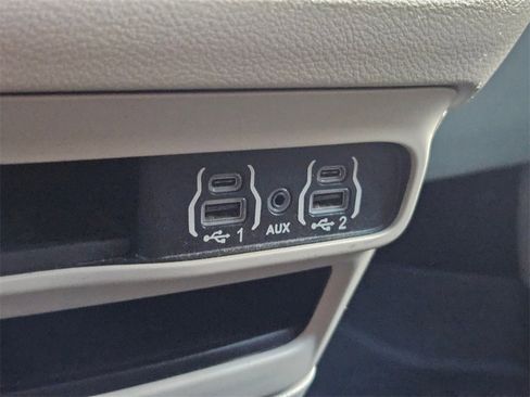 Used 2021 Chrysler Voyager L image 24