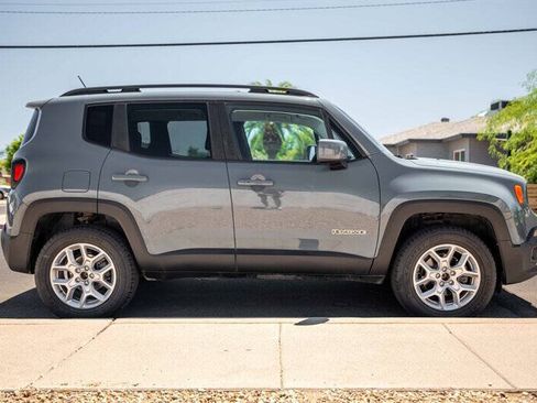 Used 2017 Jeep Renegade Latitude w/ Cold Weather Group AWD/4WD image 6