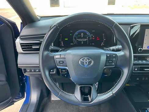 Used 2025 Toyota Camry SE FWD image 9