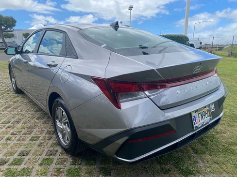 Used 2025 Hyundai Elantra SE FWD image 5