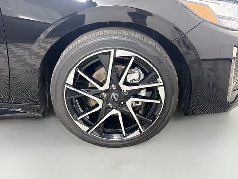 Used 2025 Nissan Sentra SR FWD image 32