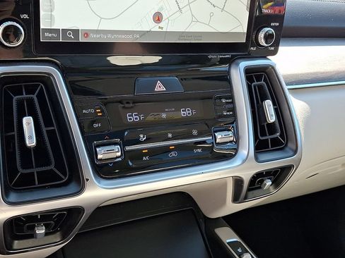 Used 2023 Kia Sorento S w/ Panoramic Sunroof Package AWD/4WD image 18
