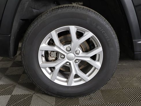 Used 2023 Jeep Grand Cherokee Limited AWD/4WD image 24