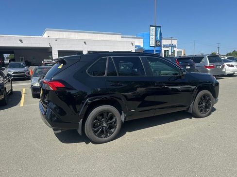 Used 2022 Toyota RAV4 SE w/ Convenience Package AWD/4WD image 3