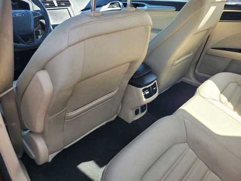 Used 2016 Ford Fusion SE image 12