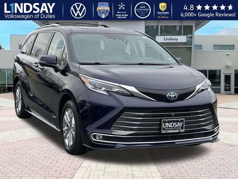 Used 2021 Toyota Sienna Platinum image 1