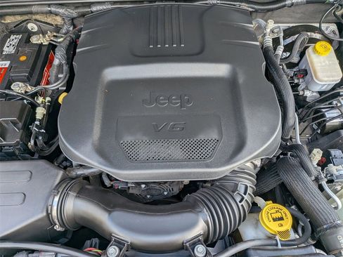 Certified 2018 Jeep Wrangler Unlimited Altitude image 21