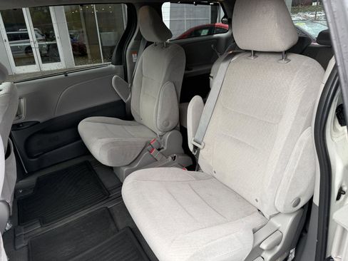 Used 2020 Toyota Sienna LE image 12