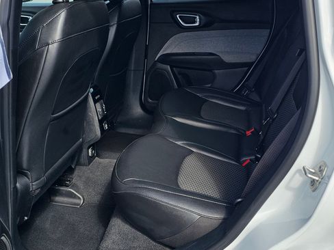 Used 2024 Jeep Compass Latitude image 16