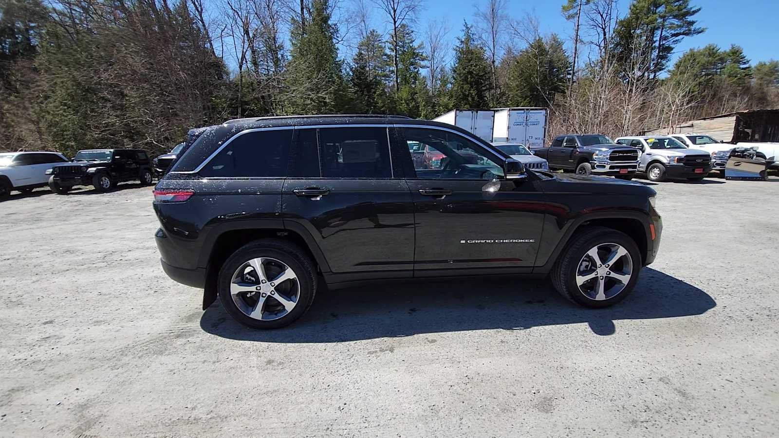 New 2024 Jeep Grand Cherokee Limited 4xe w/ Luxury Tech Group II AWD/4WD image 9