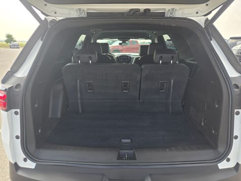 Used 2023 Chevrolet Traverse LT FWD image 23