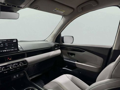 Used 2025 Honda Pilot EX-L image 30