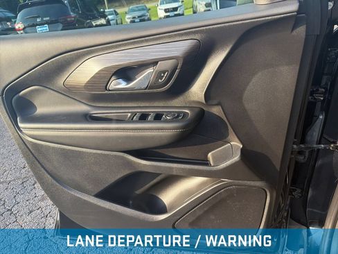 Used 2024 GMC Terrain SLE AWD/4WD image 13