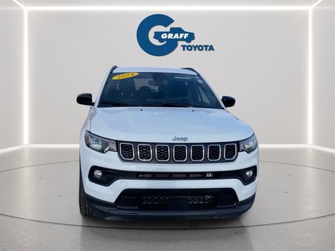 Used 2024 Jeep Compass Latitude image 8