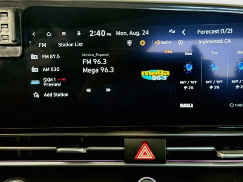 Used 2025 Hyundai Elantra Limited FWD image 17