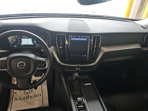 Used 2019 Volvo XC60 T5 Momentum w/ Protection Package AWD/4WD image 6