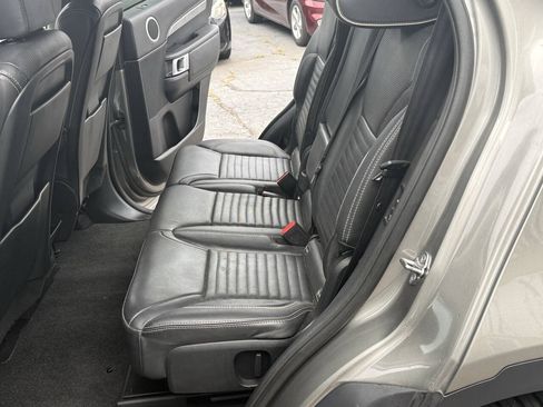 Used 2017 Land Rover Discovery First Edition AWD/4WD image 21