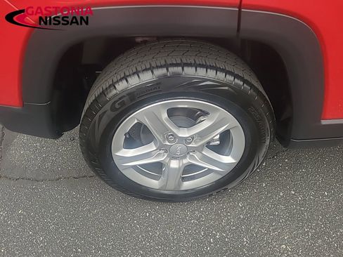 Used 2024 Jeep Compass Latitude image 14