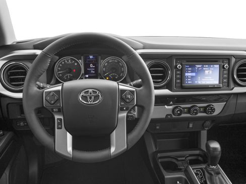 Used 2017 Toyota Tacoma TRD Sport w/ Tow Package (A/T) AWD/4WD image 5