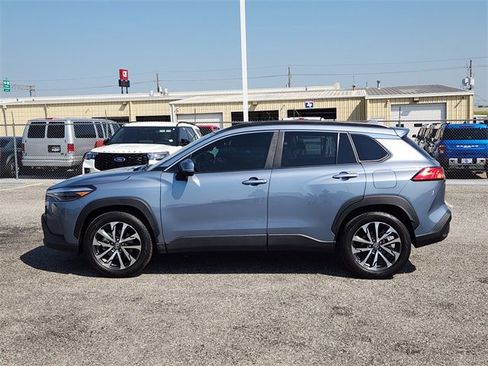 Used 2023 Toyota Corolla Cross XLE image 4
