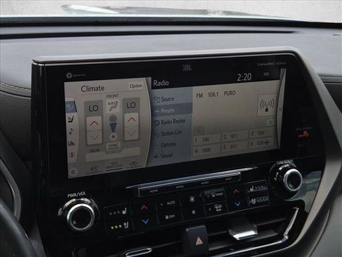Used 2022 Toyota Highlander Limited FWD image 12