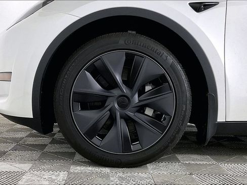 Used 2025 Tesla Model Y Long Range AWD/4WD image 8