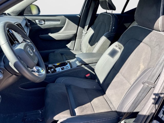 Certified 2023 Volvo XC40 B5 Plus w/ Climate Package AWD/4WD image 16