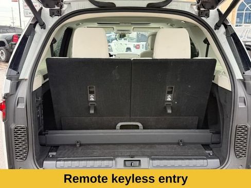 Used 2025 Land Rover Discovery S AWD/4WD image 5