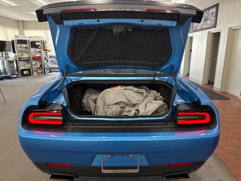 Used 2016 Dodge Challenger SRT Hellcat RWD image 9