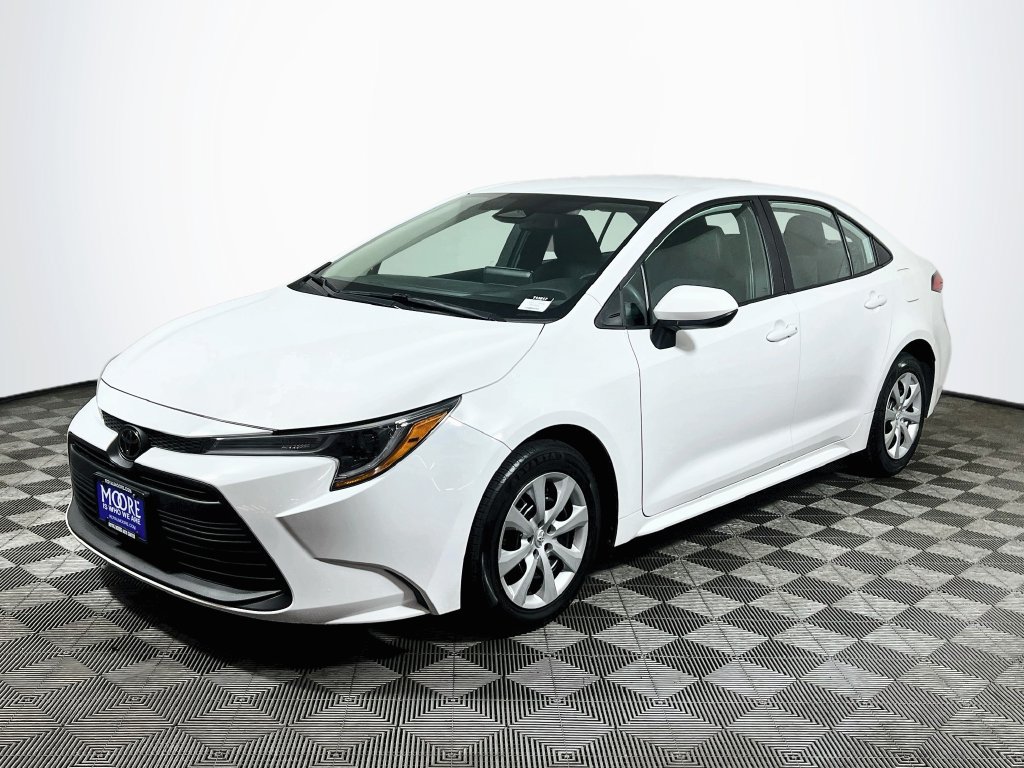 Certified 2024 Toyota Corolla LE FWD image 3