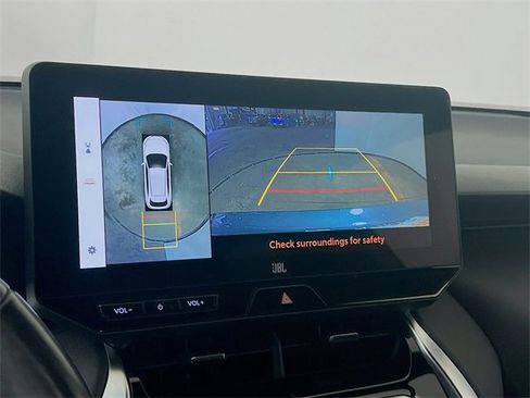 Used 2023 Toyota Venza Limited image 13