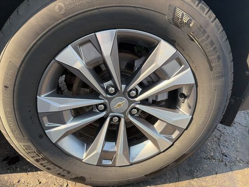 Used 2025 Chevrolet Equinox LT w/ Convenience Package II image 6