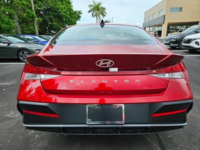 Certified 2025 Hyundai Elantra SEL FWD image 7