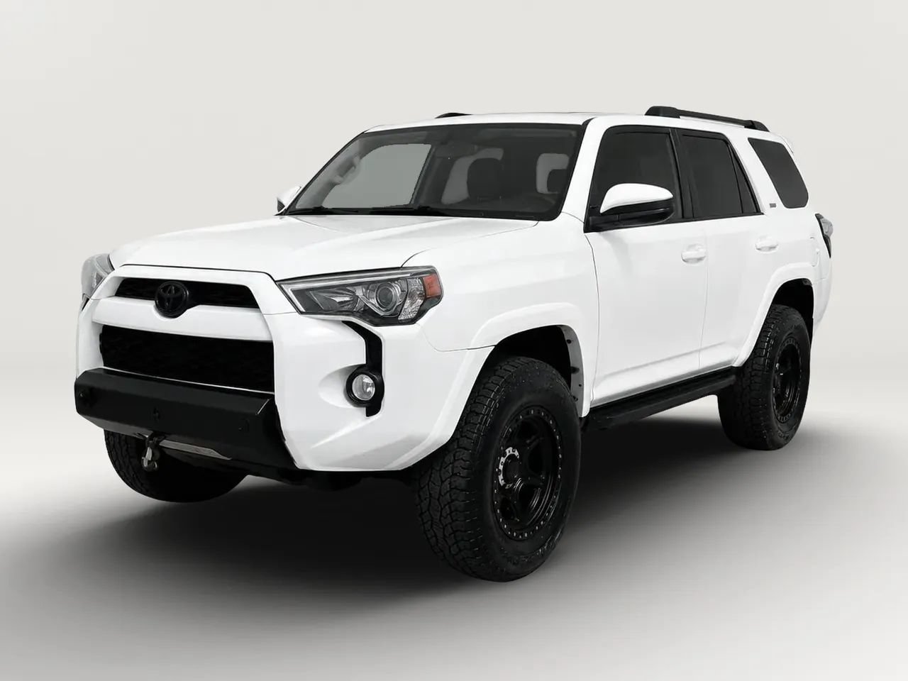 Used 2018 Toyota 4Runner SR5 AWD/4WD image 3