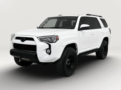 Used 2018 Toyota 4Runner SR5 AWD/4WD image 3