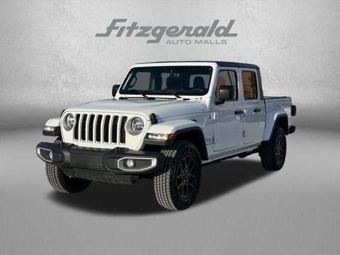 Used 2023 Jeep Gladiator Overland image 2
