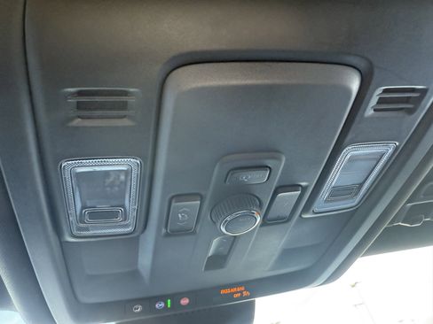 Used 2025 GMC Yukon XL Denali image 24