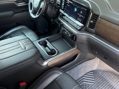 Used 2025 Chevrolet Silverado 2500 High Country w/ High Country Premium Package AWD/4WD image 17