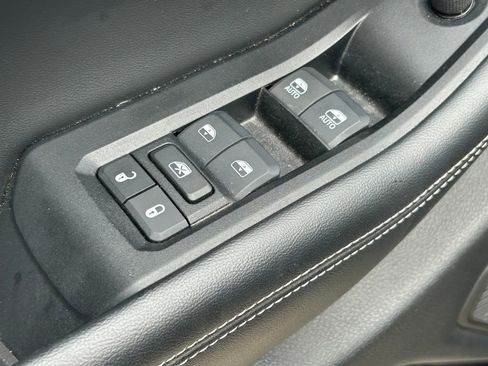 Used 2024 Jeep Grand Cherokee Laredo X image 25