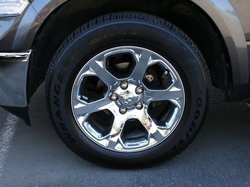 Used 2017 RAM 1500 Laramie AWD/4WD image 10
