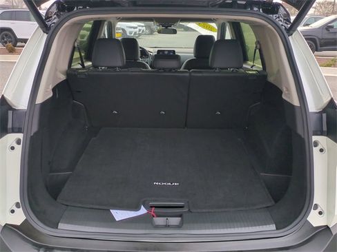 Used 2023 Nissan Rogue SV w/ SV Premium B Package image 13