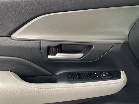 Certified 2025 Toyota Grand Highlander AWD image 19