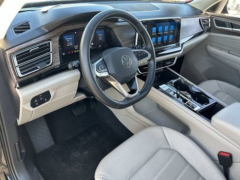 Used 2025 Volkswagen Atlas SEL AWD/4WD image 15