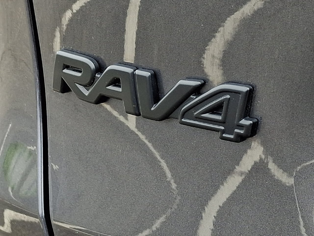Used 2023 Toyota RAV4 LE AWD/4WD image 30