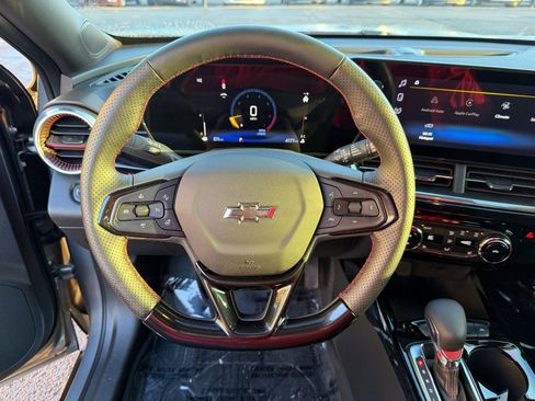 Used 2025 Chevrolet Trax RS w/ Driver Confidence Package image 24